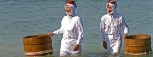Ama Taucherinnen in ihrer traditionellen Arbeitsbekleidung