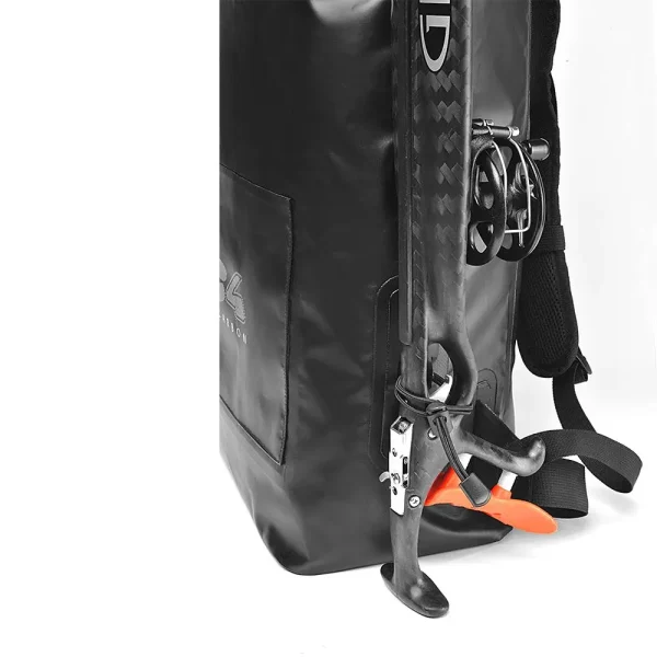 Extreme Backpack mit Speer an der Seite der Apnoetausche