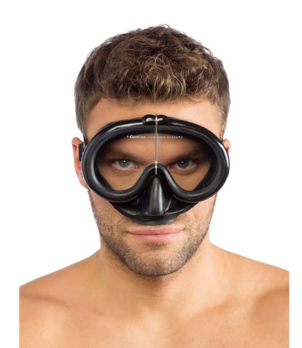 Cressi-Pinocchio-Tauchmaske-frontal-mit-Taucher