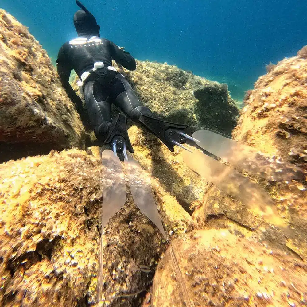 C4 Ghost Apnoe Flosse mit Taucher im Riff