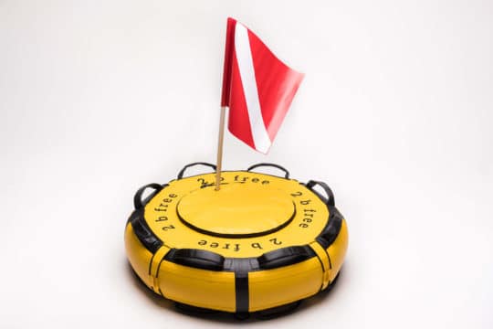 2befree Freediving Boje Gelb mit Taucherflagge